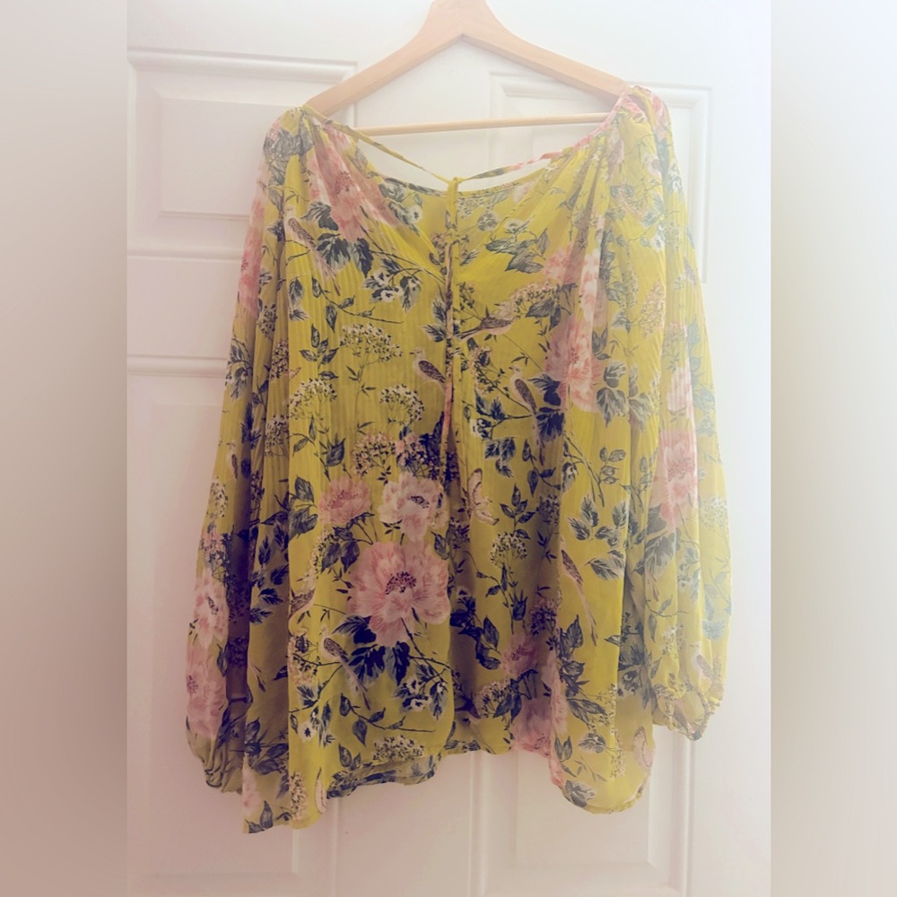 Alpha top nice flowery top (loose)from New York and company
